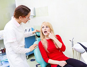 Patient in Plano with dentist for wisdom tooth extraction